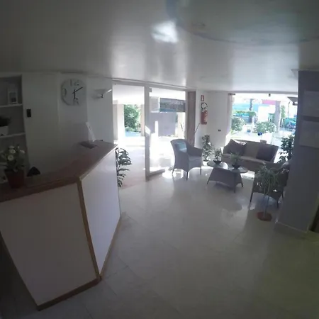Flat With Sea View Balcony In 아파트 *
